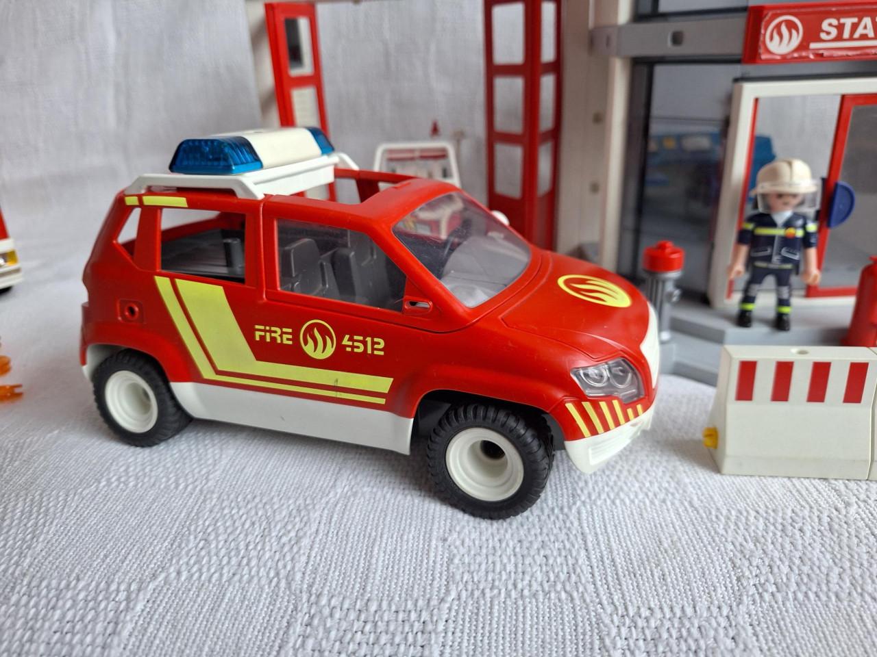 KOOPJE! Grote set Brandweer Playmobil kazerne en voertuigen etc