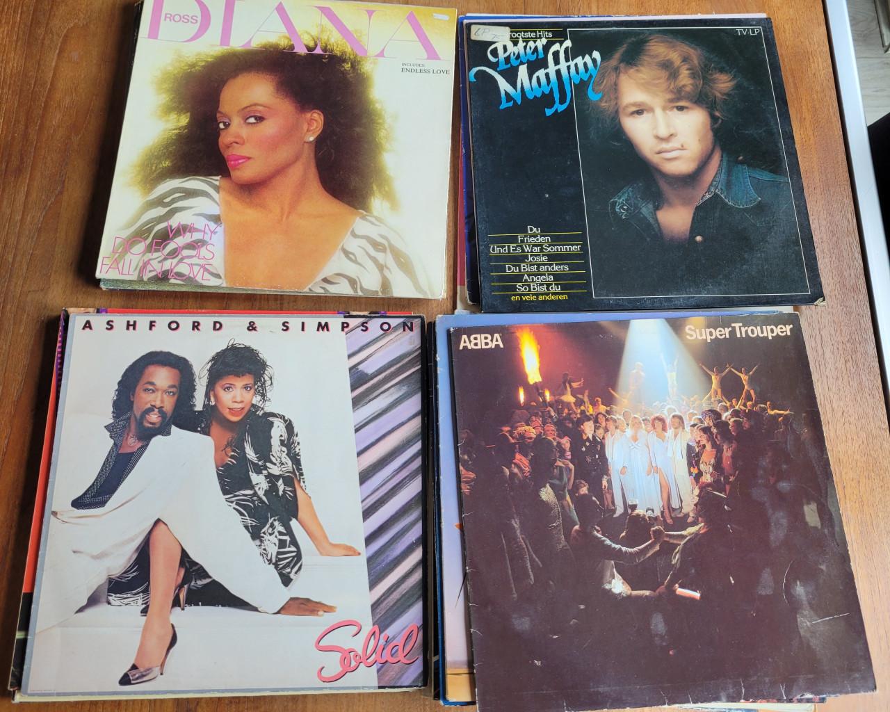 24 LP's Pop / Disco in goede staat!