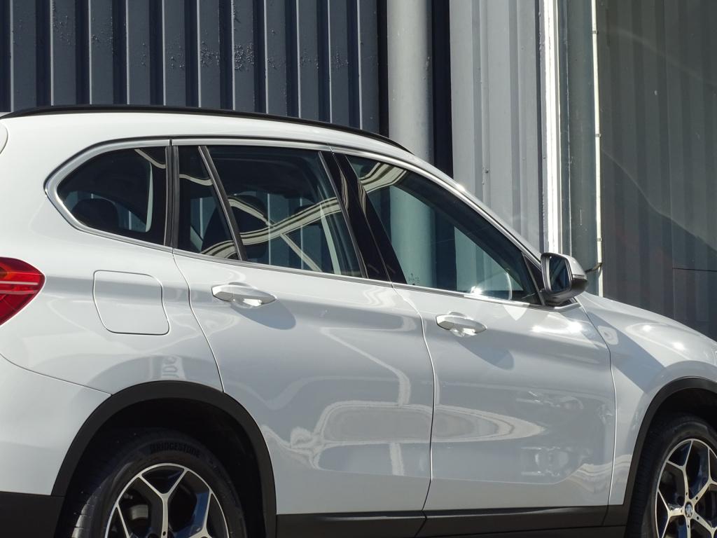 BMW X1 sdrive18i x-line | leder | led