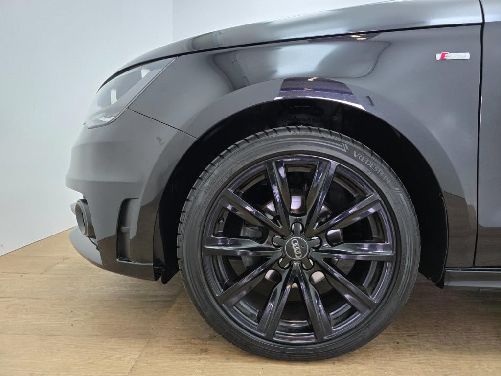 Audi A1 Sportback occasion 1.2 tfsi admired s line black edition | unieke l
