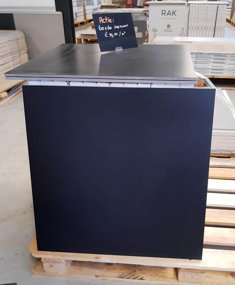 3030-273 Effen mat zwarte tegels 60x60 cm, van € 59,95 voor