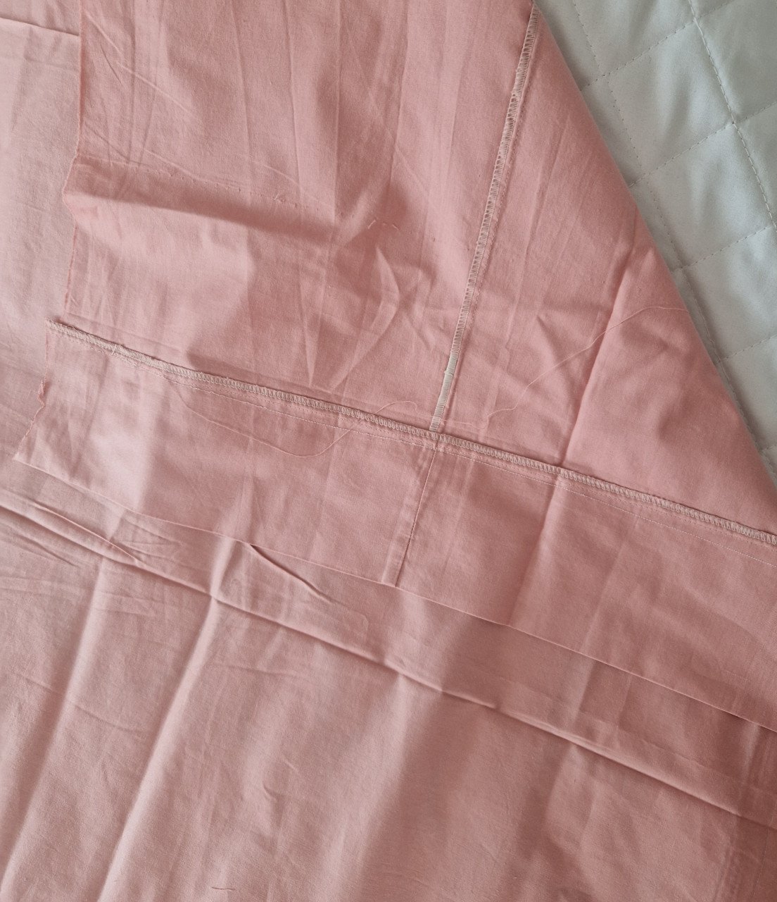 2 grote lappen roze stof
