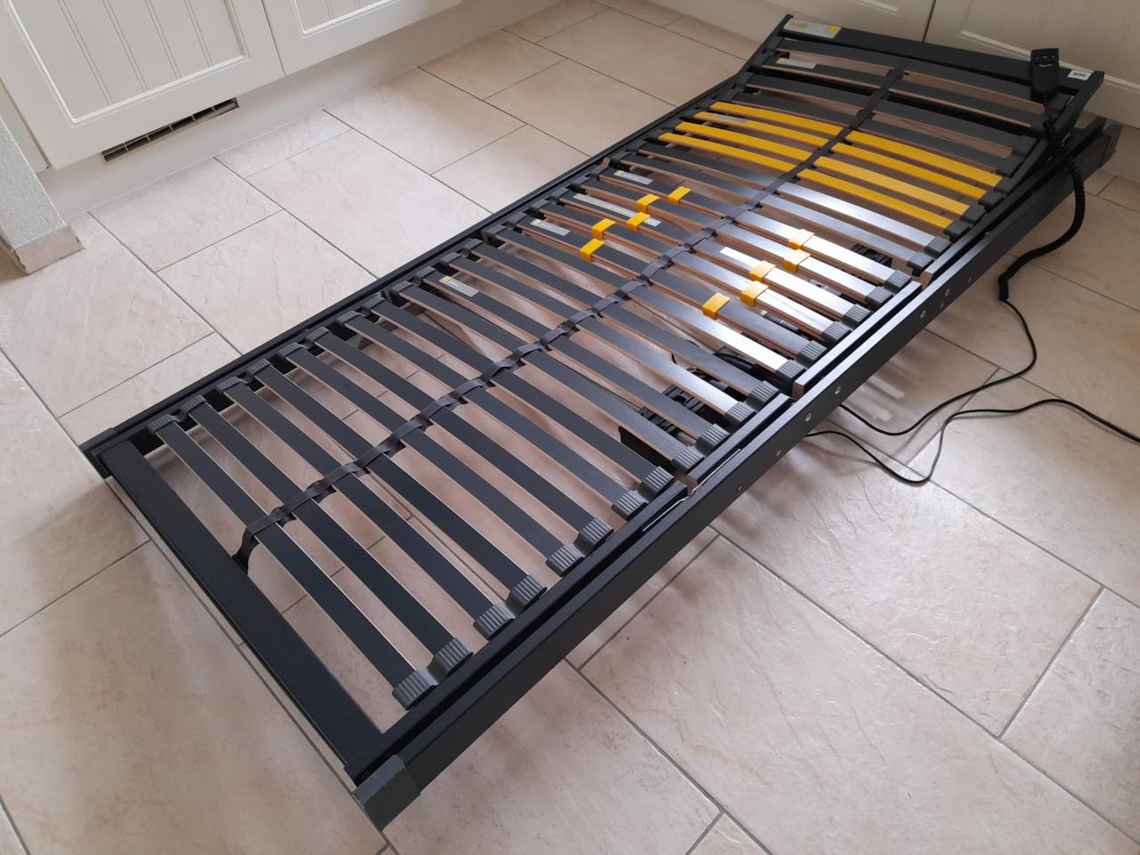 Bossflex 400 elektrische lattenbodem ( in goede staat) 90 x 200