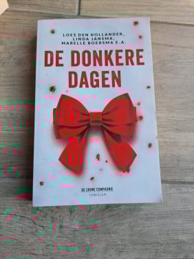 De donkere dagen van Loes den Hollander/ Linda Jansma/ Marelle Boersma  €-