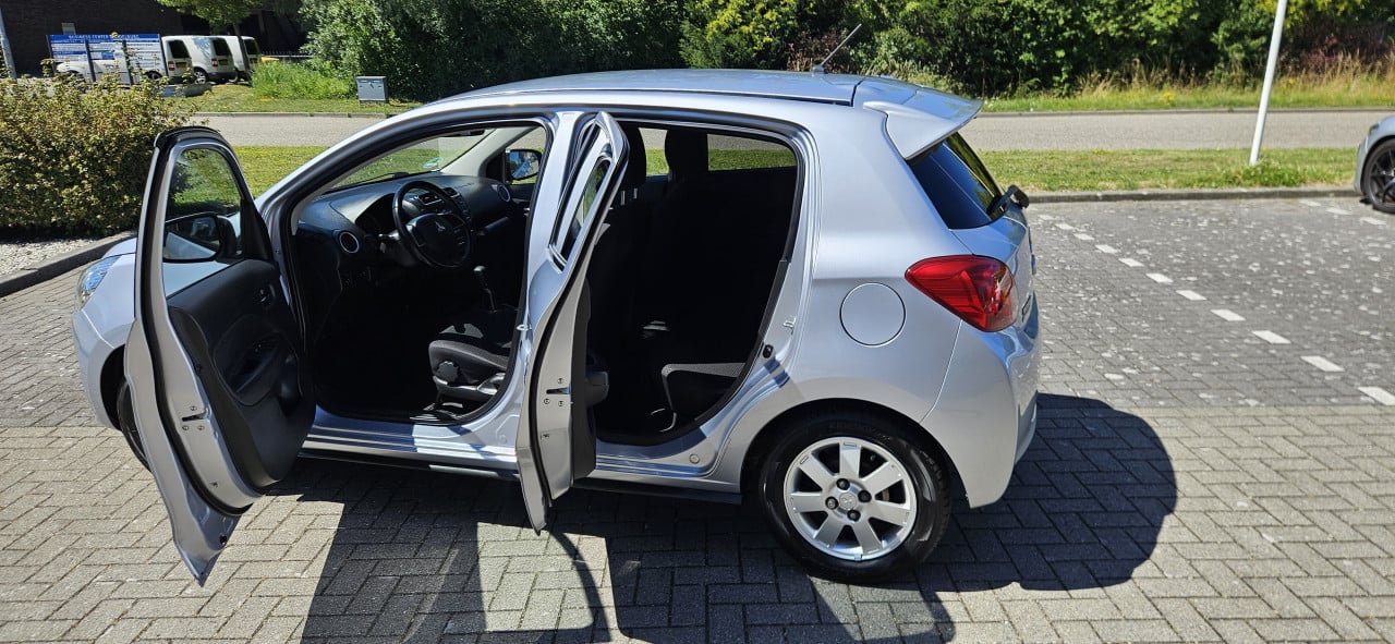 Zuinige MITSUBISHI Space Star 2014 / 94.745 km !
