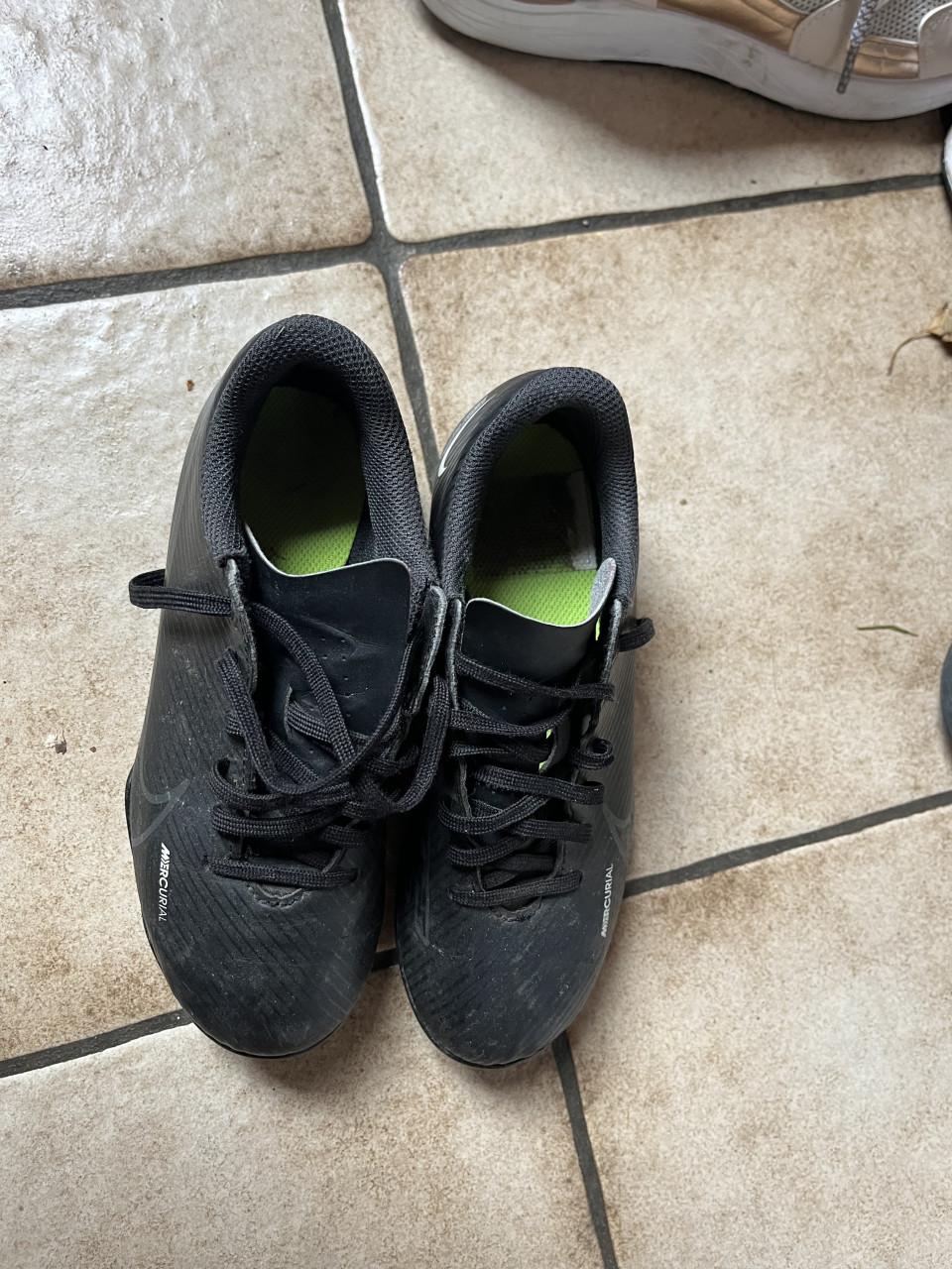 Voetbalschoenen maat 33 gratis