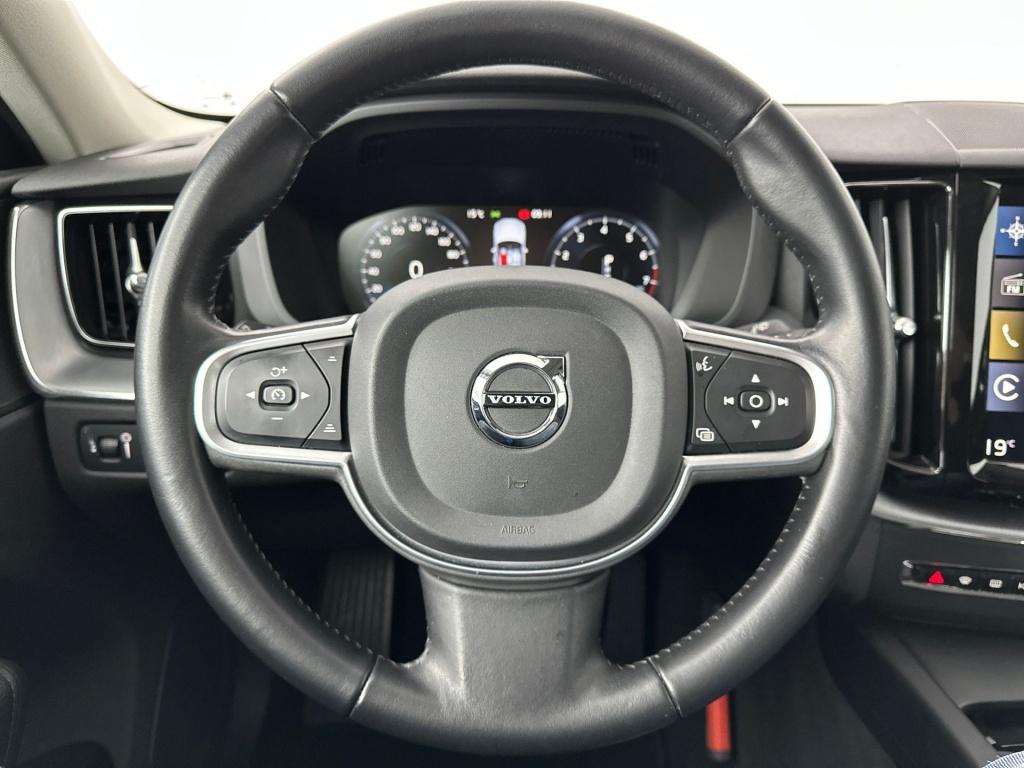 Volvo XC60 t5 253pk momentum| adap.cruise| leder| trekhaak| stoel.verw|
