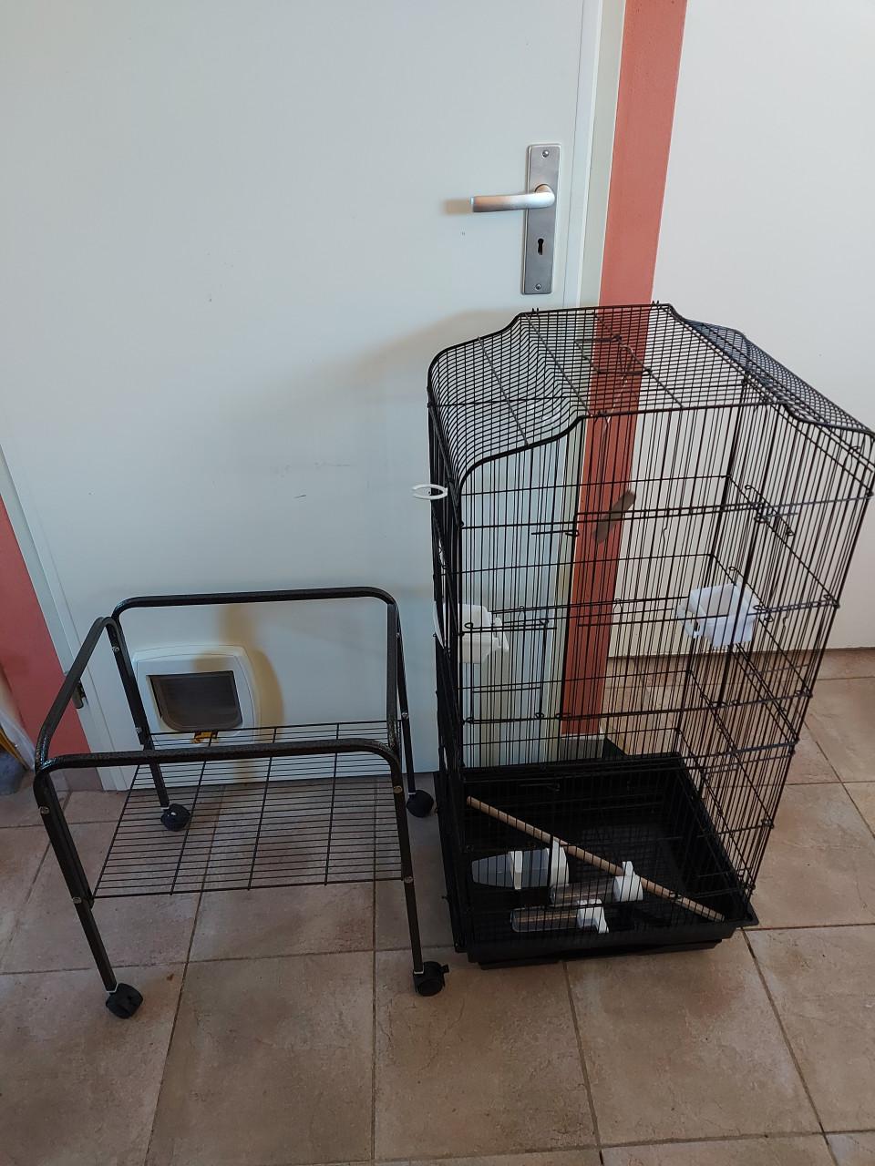 Mooie verrijdbare vogelkooi