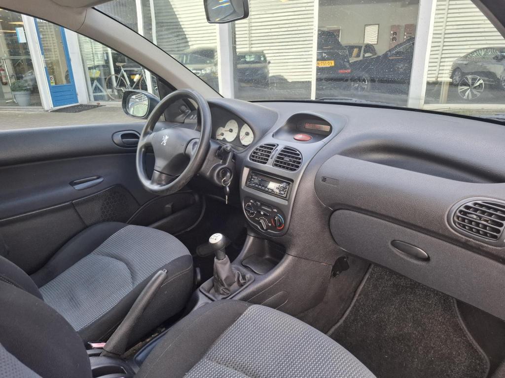 Peugeot 206 1.4i x-line lmv/trekhaak nieuwe apk