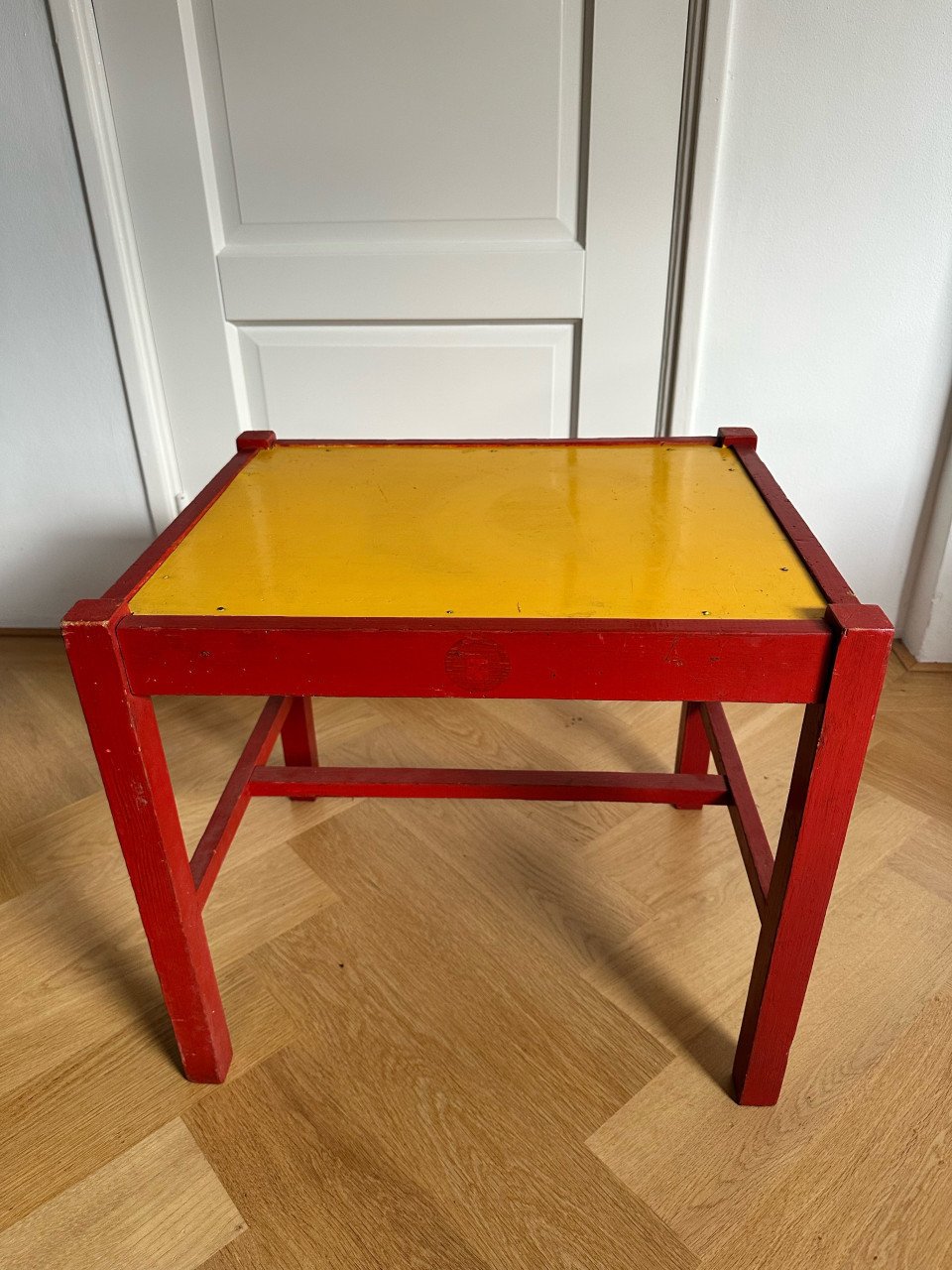 Kinderstoel en tafel