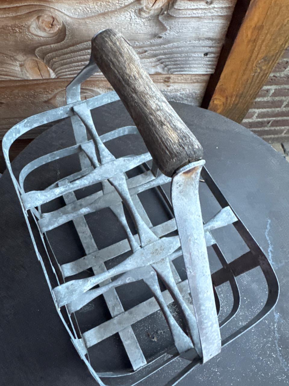 Oud Frans flessenmandje – vintage & landelijk