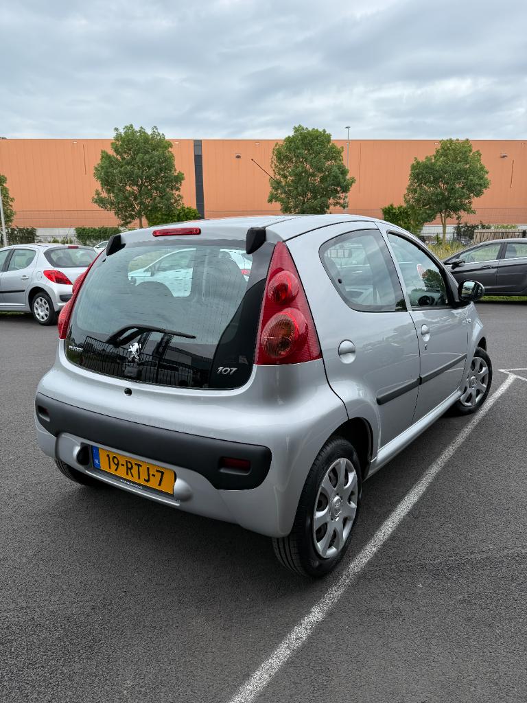 Peugeot 107 1.0-12v xs - 5drs - airco