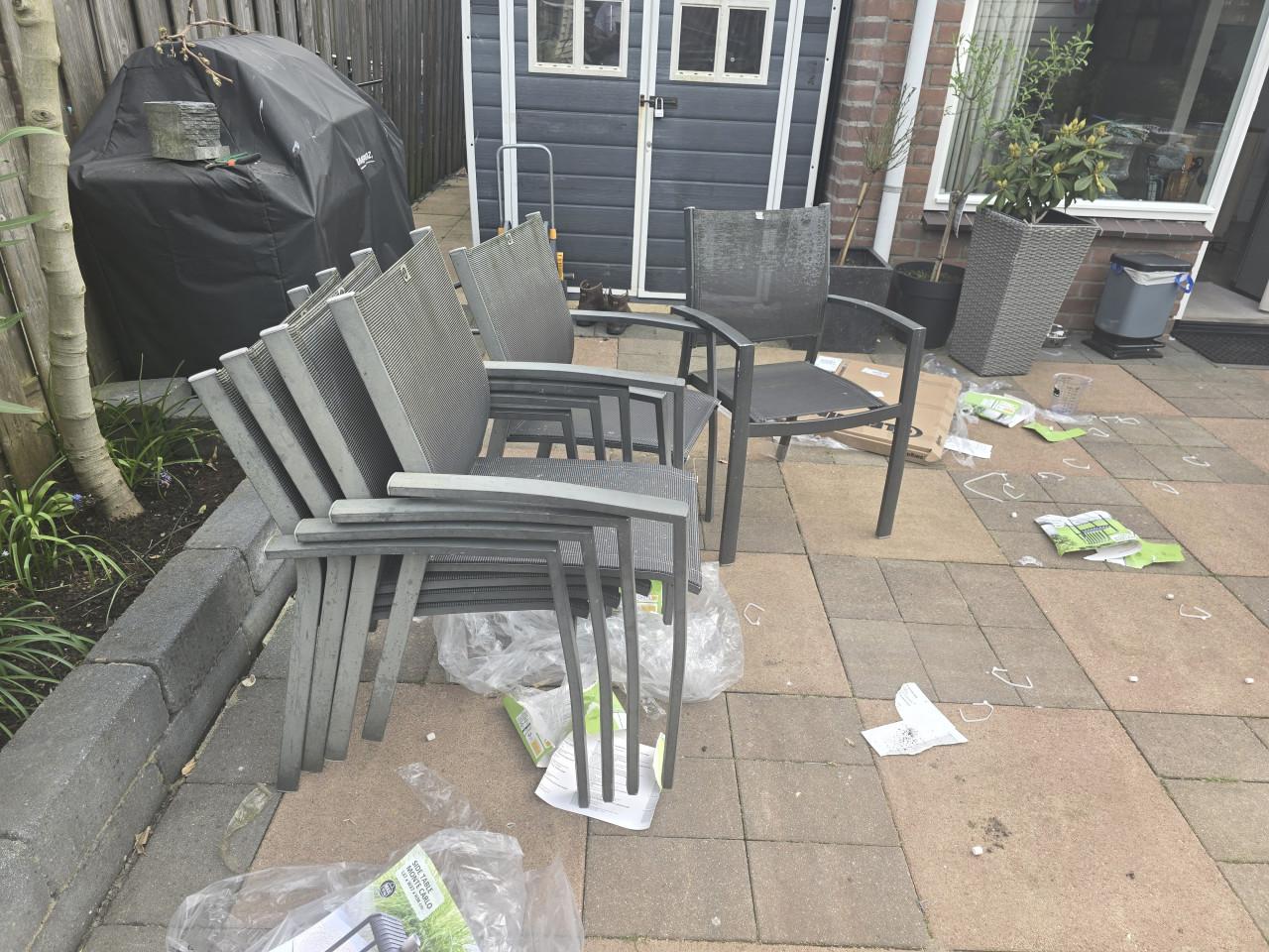 Gratis af te halen – 6 tuinstoelen