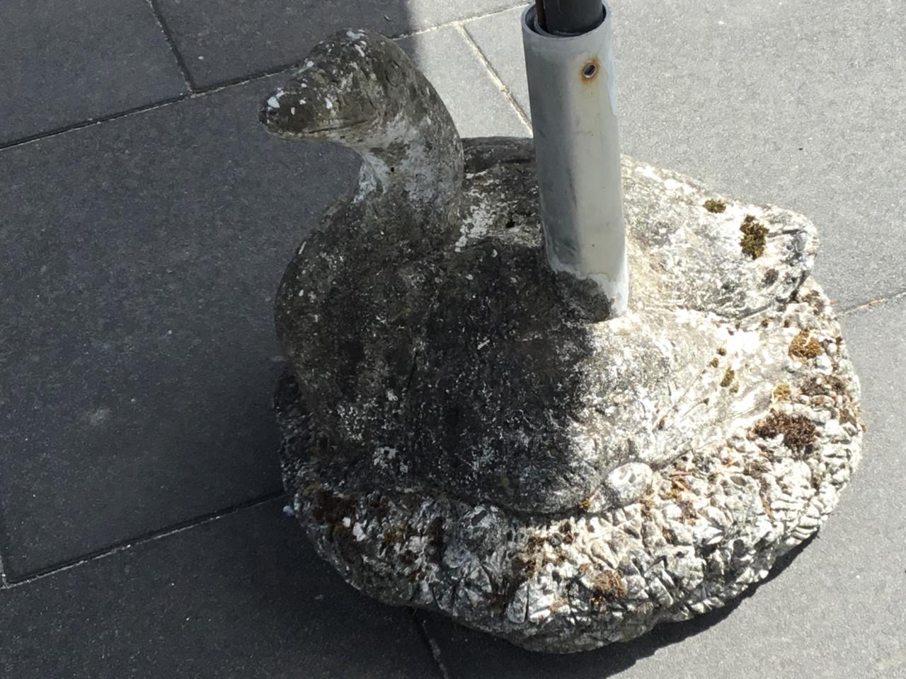 Parasolvoet.  Beton