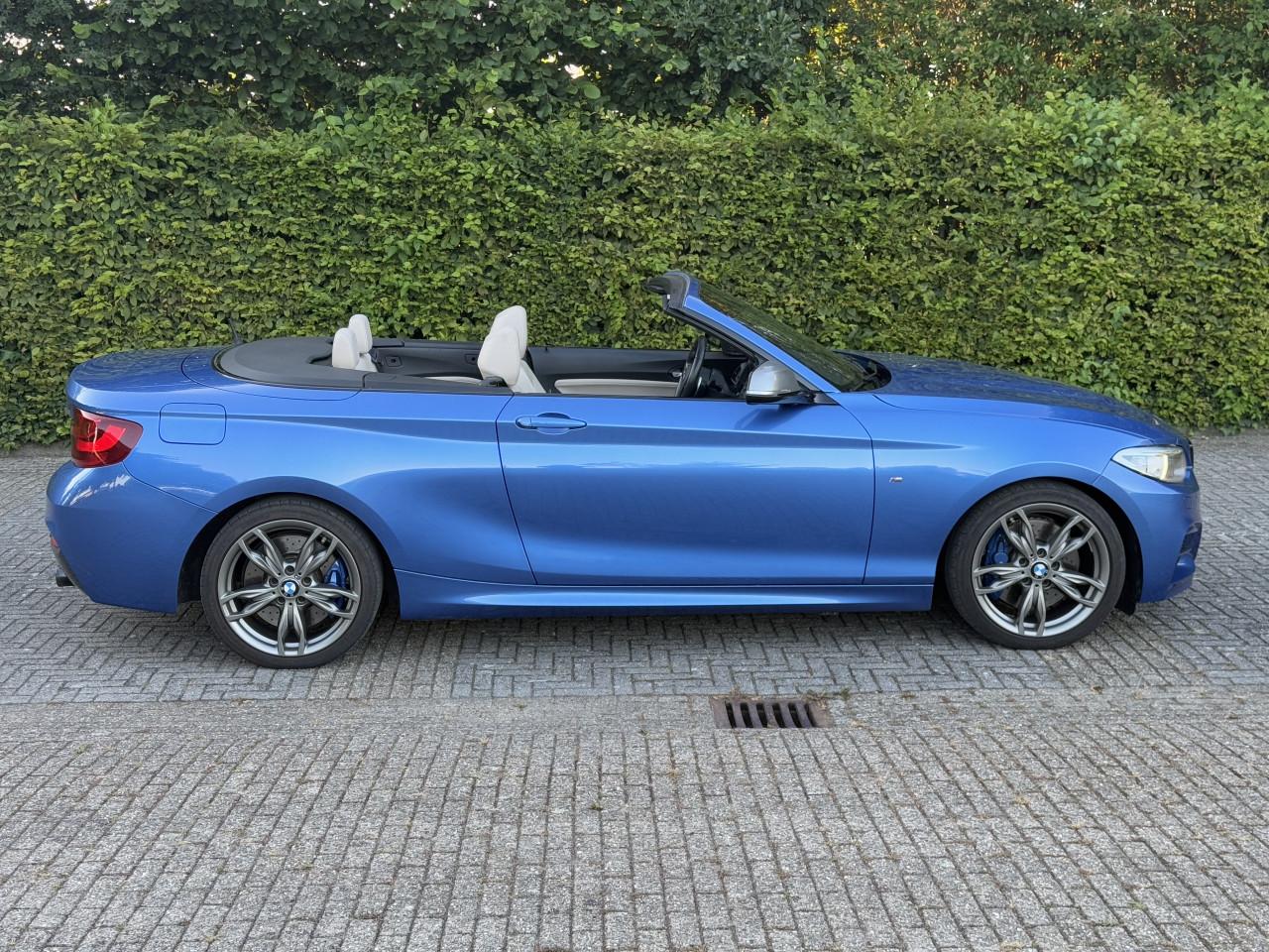 BMW 2-serie Cabrio - M235i xDrive |Full Option | Harman Kardon | Memory