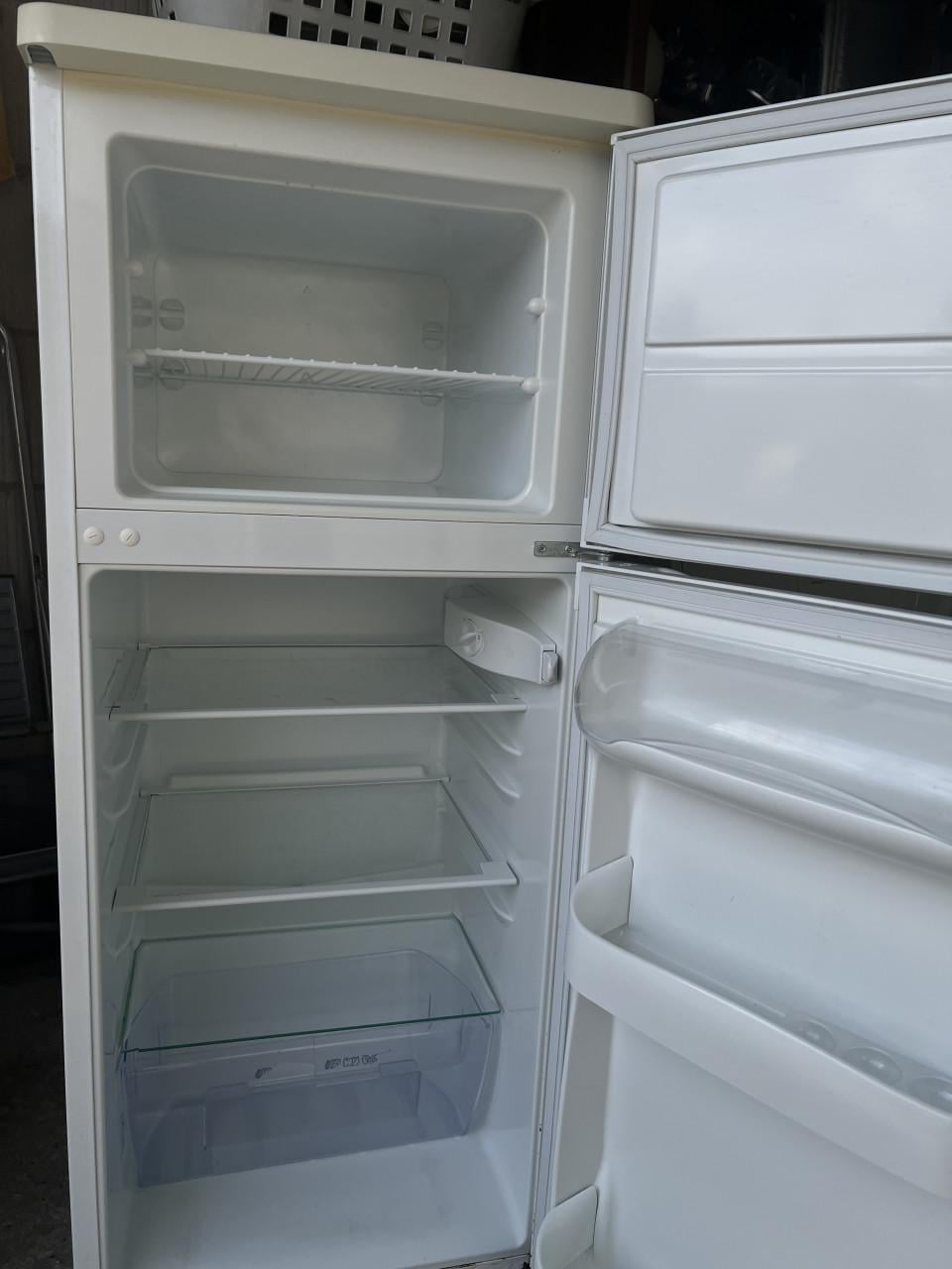 Koel vries combinatie 120x50 cm. Klasse A+ schone koelkast en vriezer