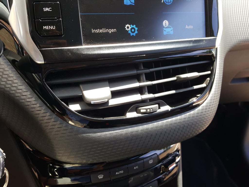 Peugeot 208 1.2 puretech 110pk 5d allure automaat6 navigatie | trekhaak | a