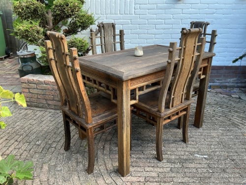 Hardhouten eettafel + 4 stoelen