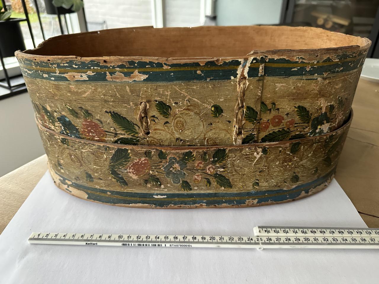 Houten hoedendoos met beschildering