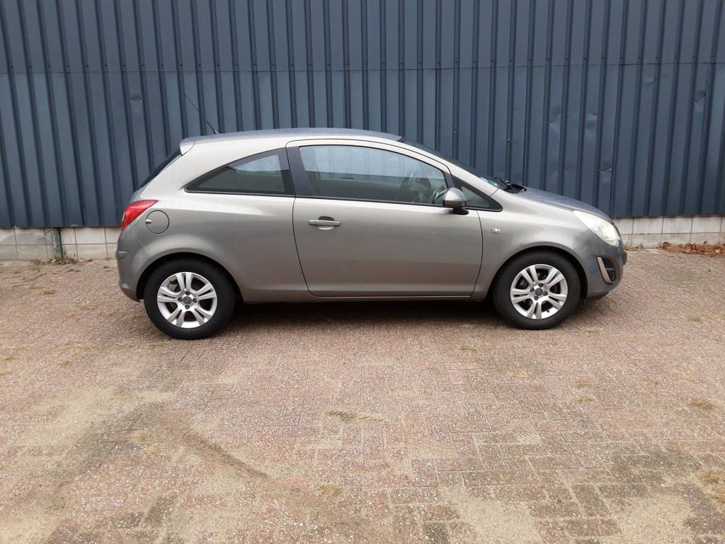 Opel Corsa 1.2-16v cosmo