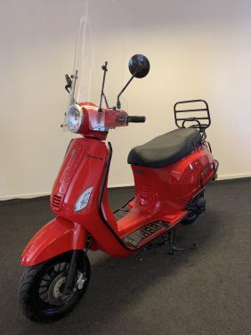 RIVA MODEL MET WINDSCHERM EN VALBEUGELS NU 895,= RIJKLAAR