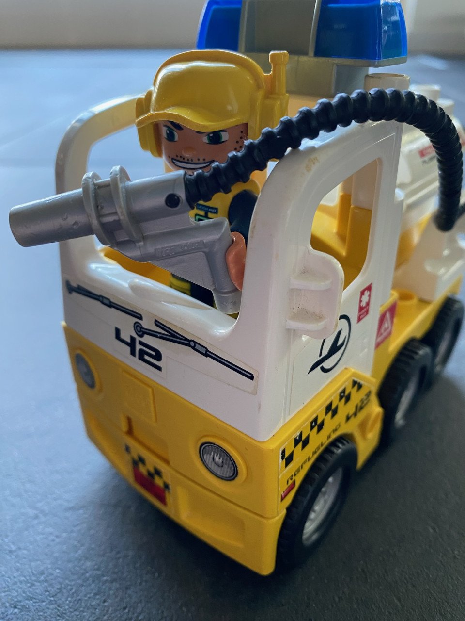 Lego duplo vliegtuig tankwagen (compleet) 7842
