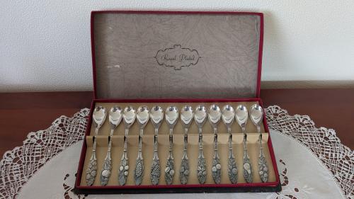 Set van 12 verzilverde Royal Plated vruchtenlepeltjes in originele doos
