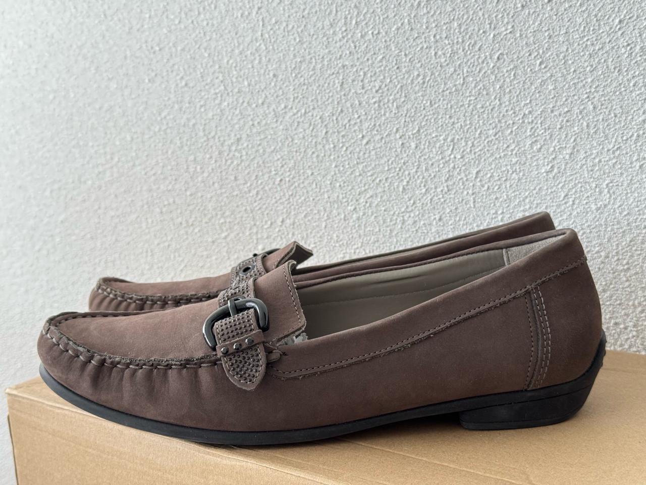 Mooie nubuck leren mocassins van Ara, maat 42 > valt smal!