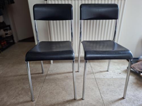 2 eetkamerstoelen