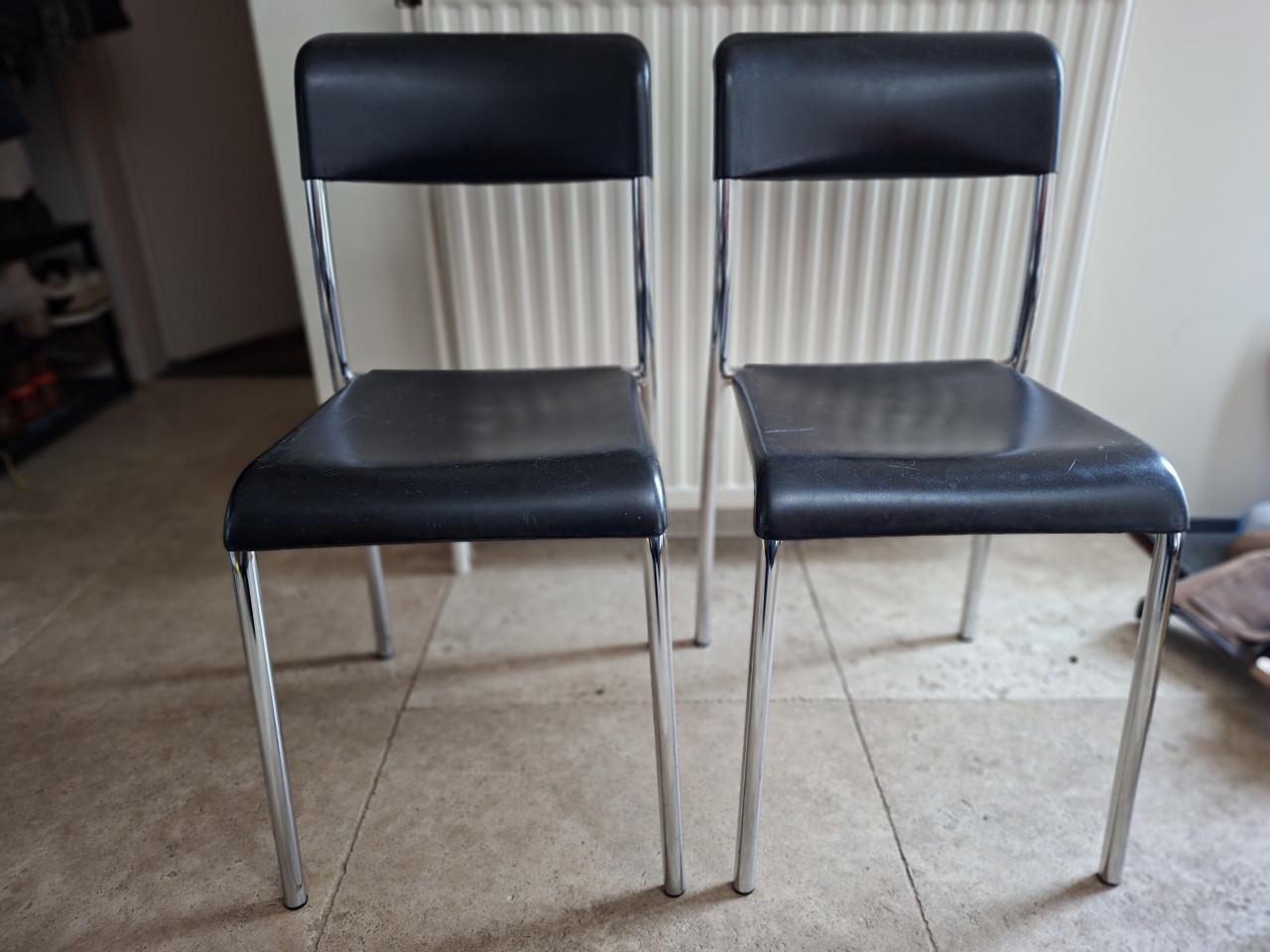 2 eetkamerstoelen