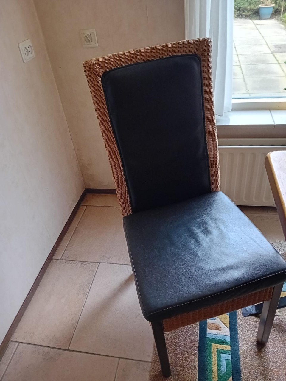 Eiken eettafel met 6 stoelen, MOET WEG!!