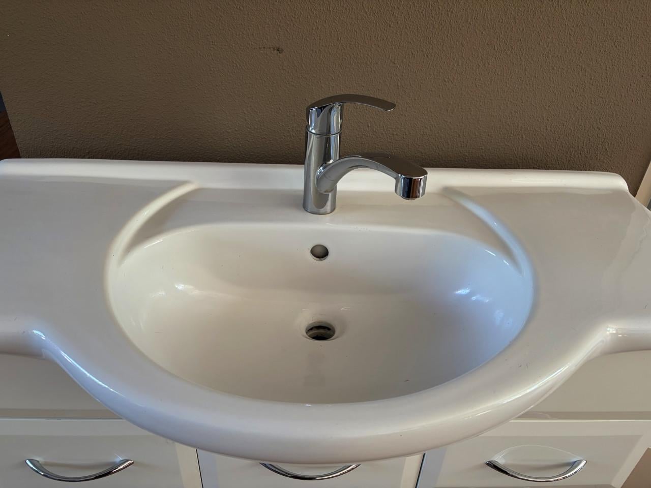 Wastafel met kast en Grohe mengkraan