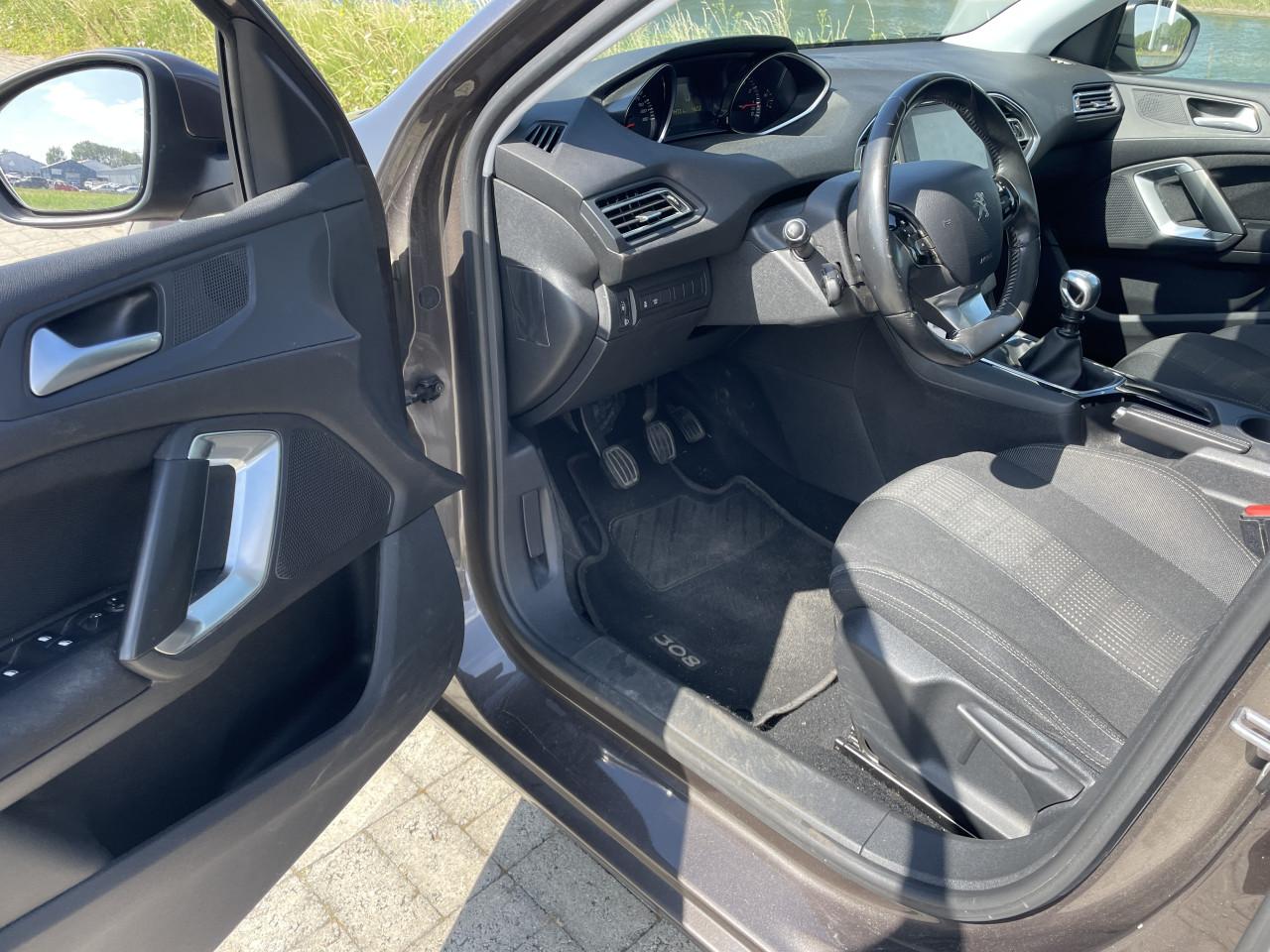Peugeot 308 1.2 sw e-thp blue lease executive
