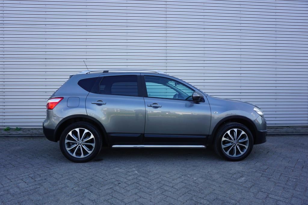 Nissan Qashqai 2.0 tekna airco / navi / cruise / camera / pano / stoelverw.