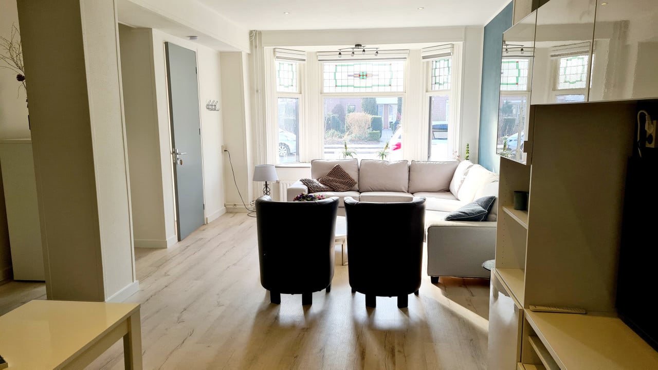 Beschikbaar per 1 juni a.s. benedenappartement 100 m2 gemeubileerde verhuur