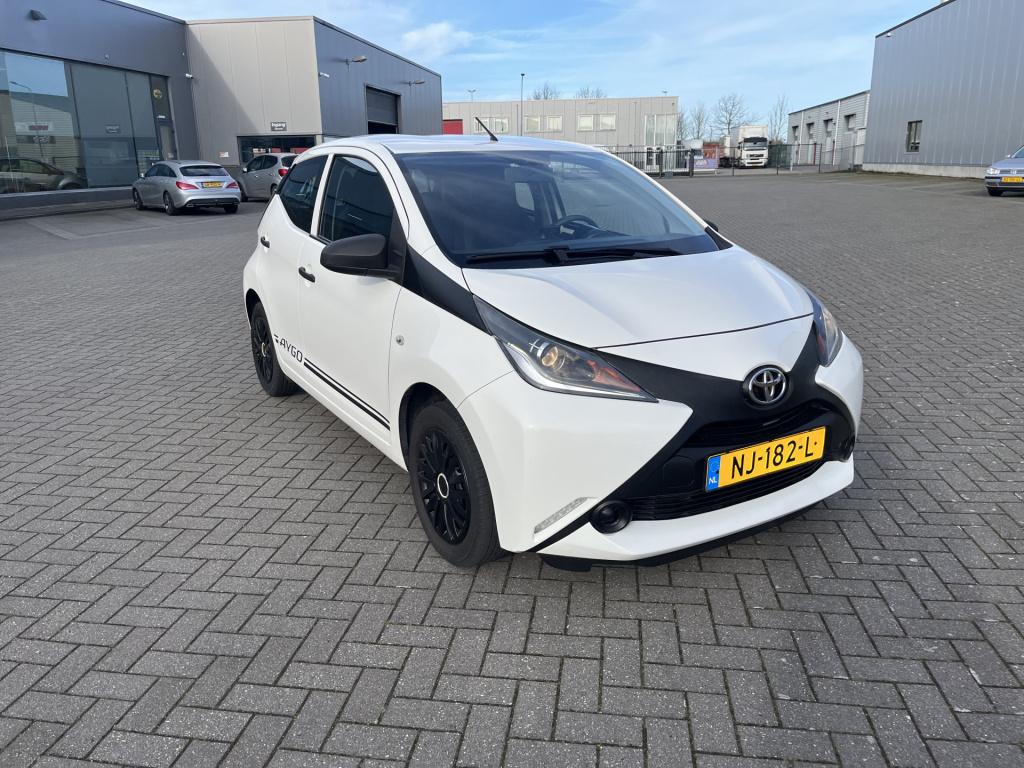 Toyota Aygo 1.0 vvt-i x-now
