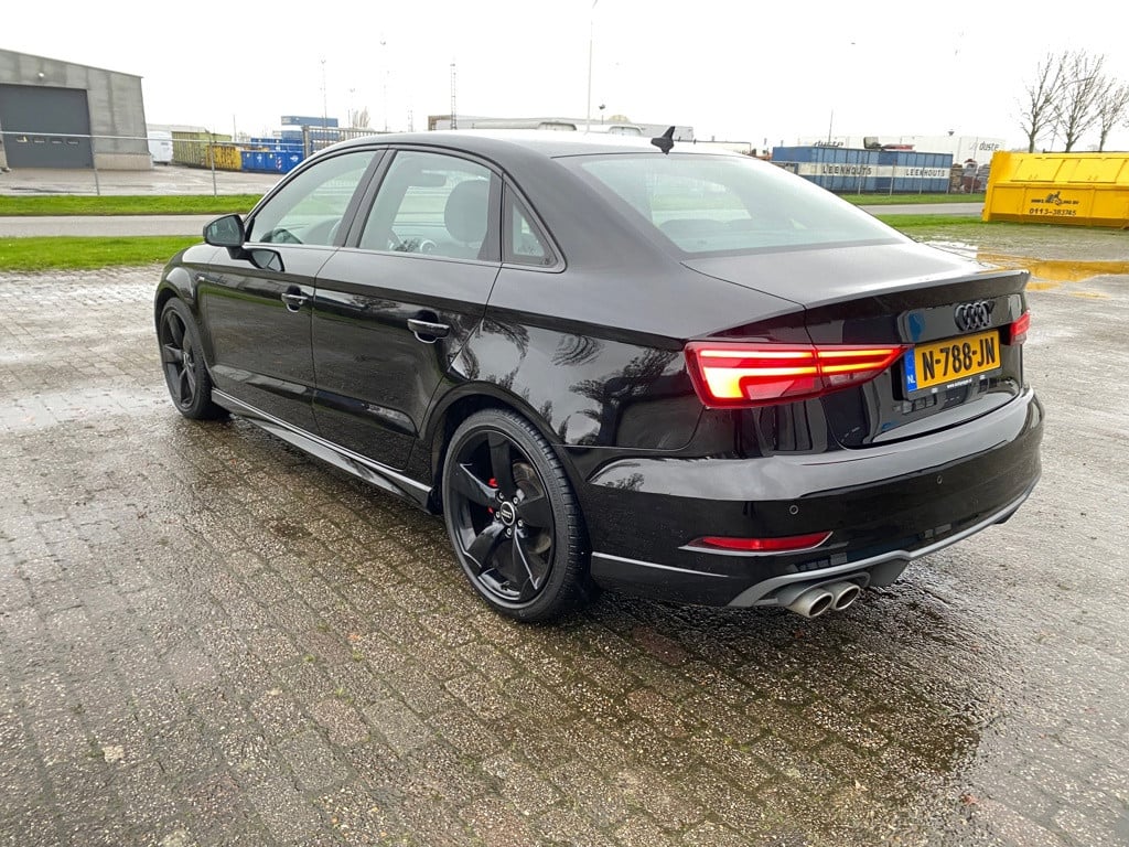 Audi A3 limousine 1.5 tfsi cod sport s line edition