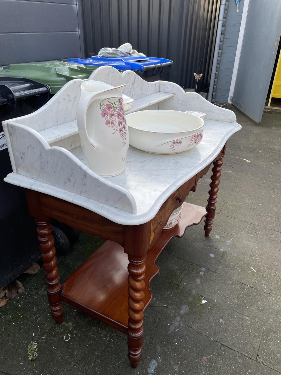 Antiek Wasmeubel met lampetset