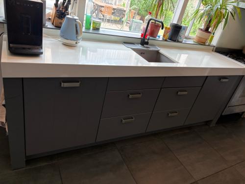 Keuken met stenen blad