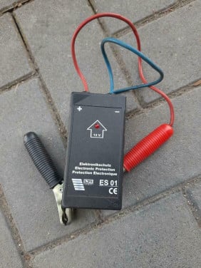 Lasbeschermer voor elektronica te beschermen aan bijv auto tijdens laswerk