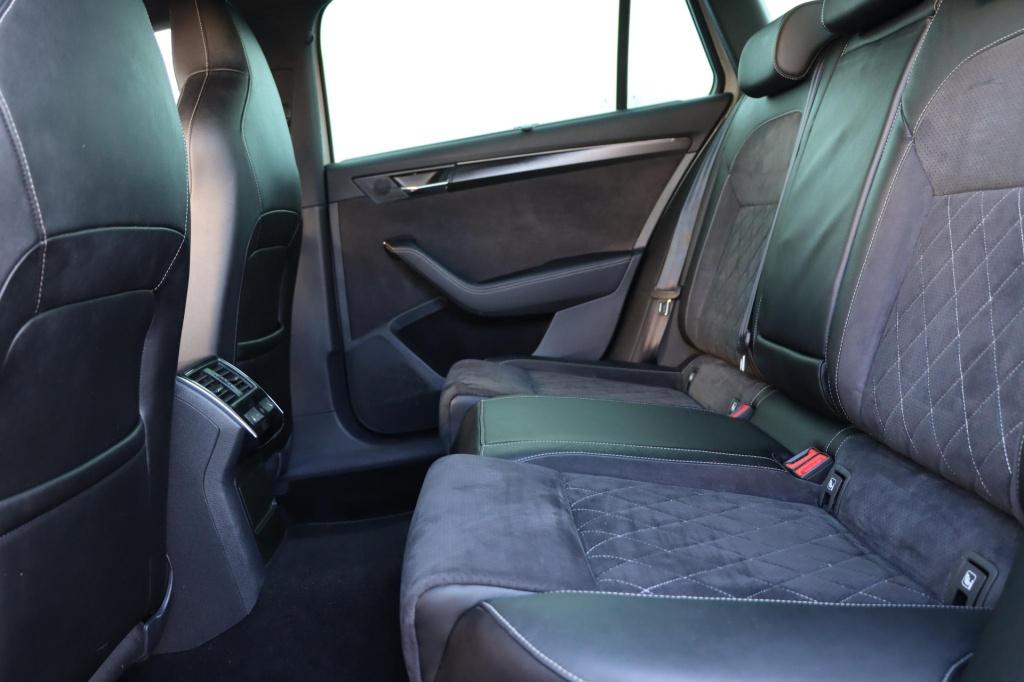 Skoda Superb combi 1.4 tsi iv sportline business 218pk dsg6