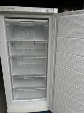 Bosch vrieskast 135x65x65 cm. Inhoud vriezer 220 liter