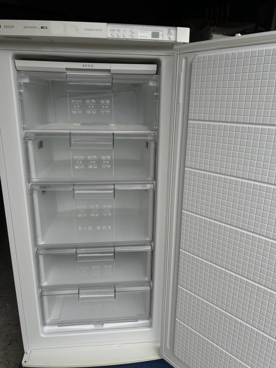 Bosch vrieskast 135x65x65 cm. Inhoud vriezer 220 liter