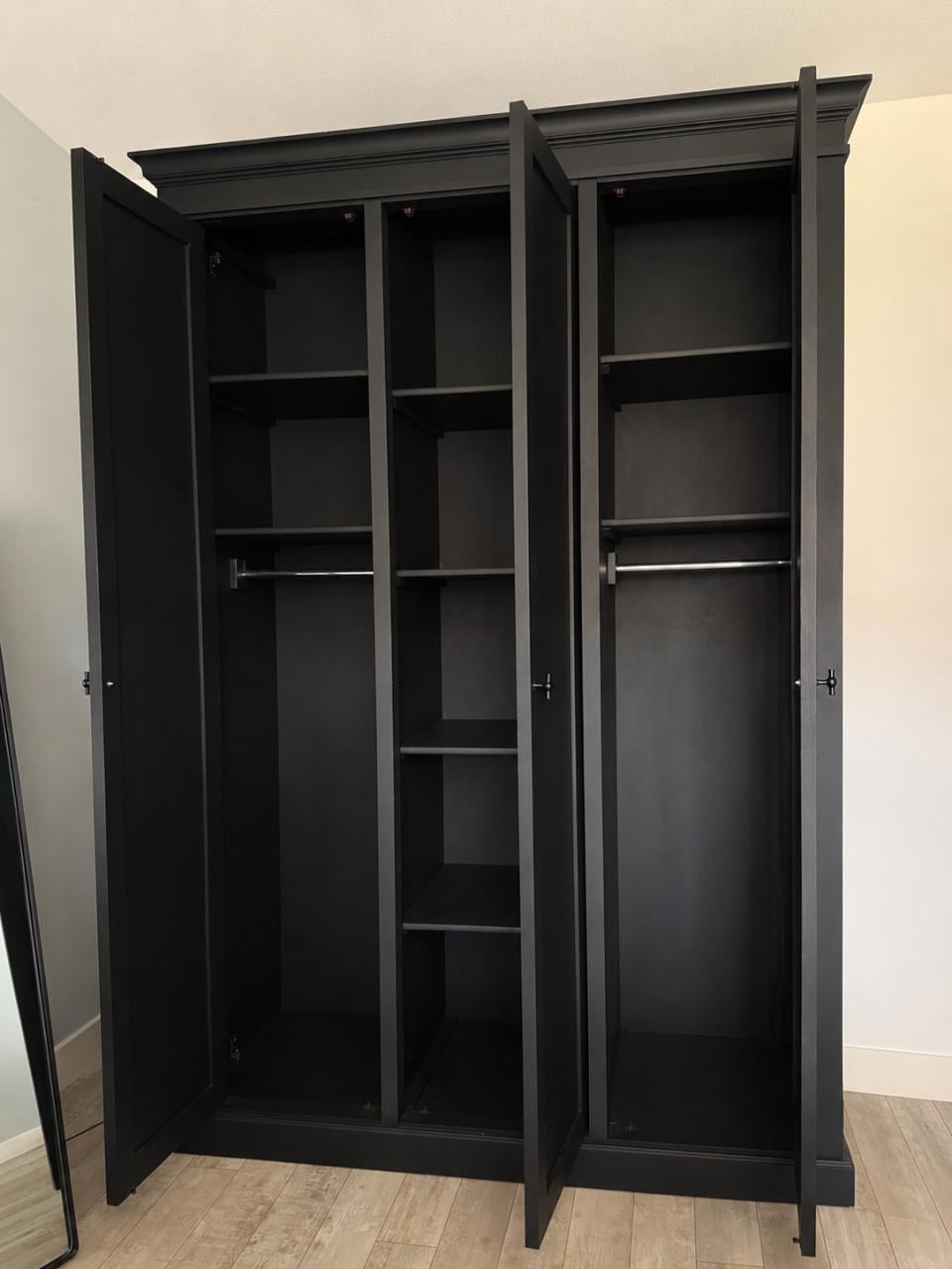 Prachtige Linnenkast Bologna 3 deurs - Kalk Black Coal
