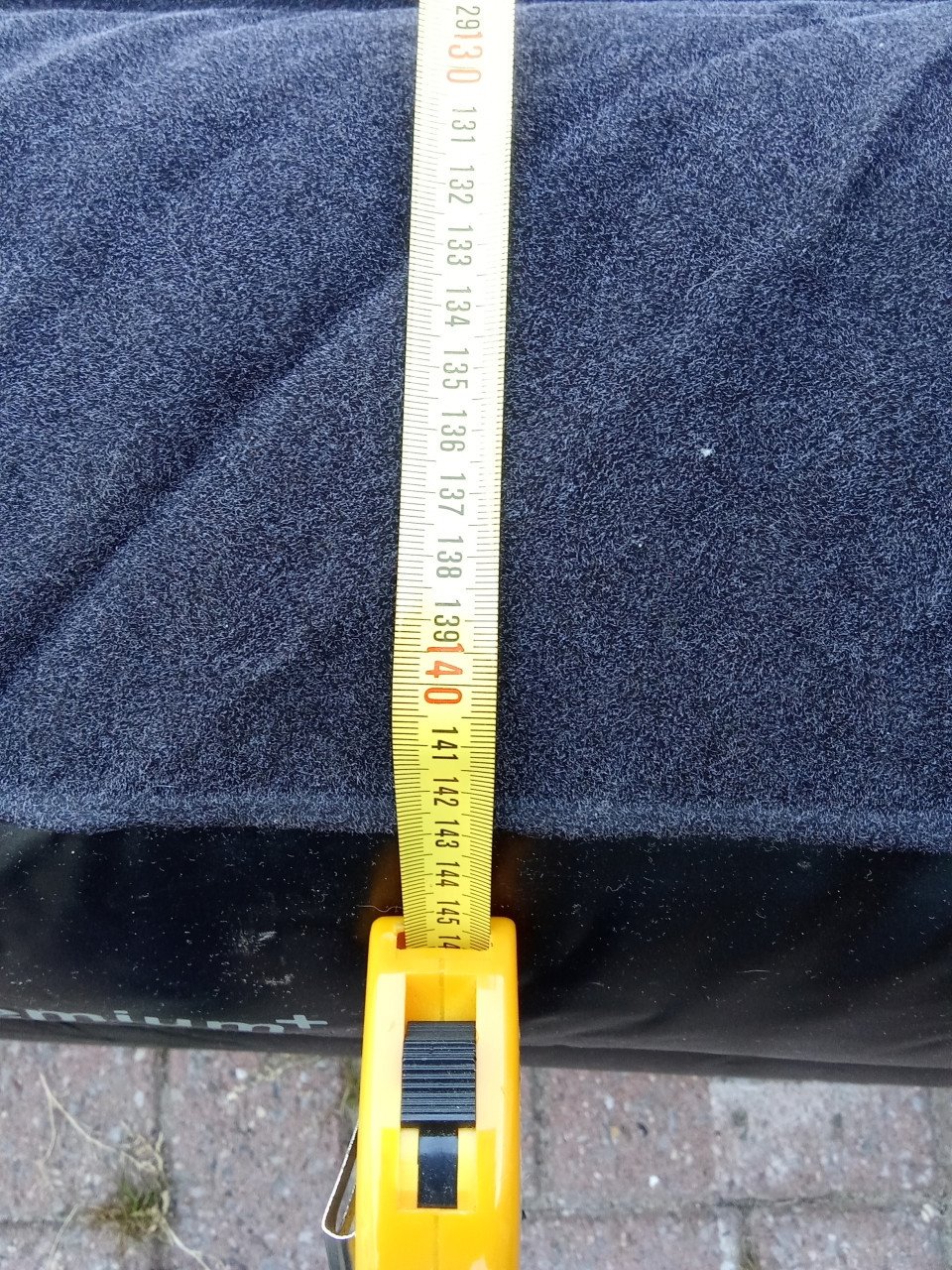 2 persoons luchtbed 140 x 200 met pomp ongeveer 35 hoog