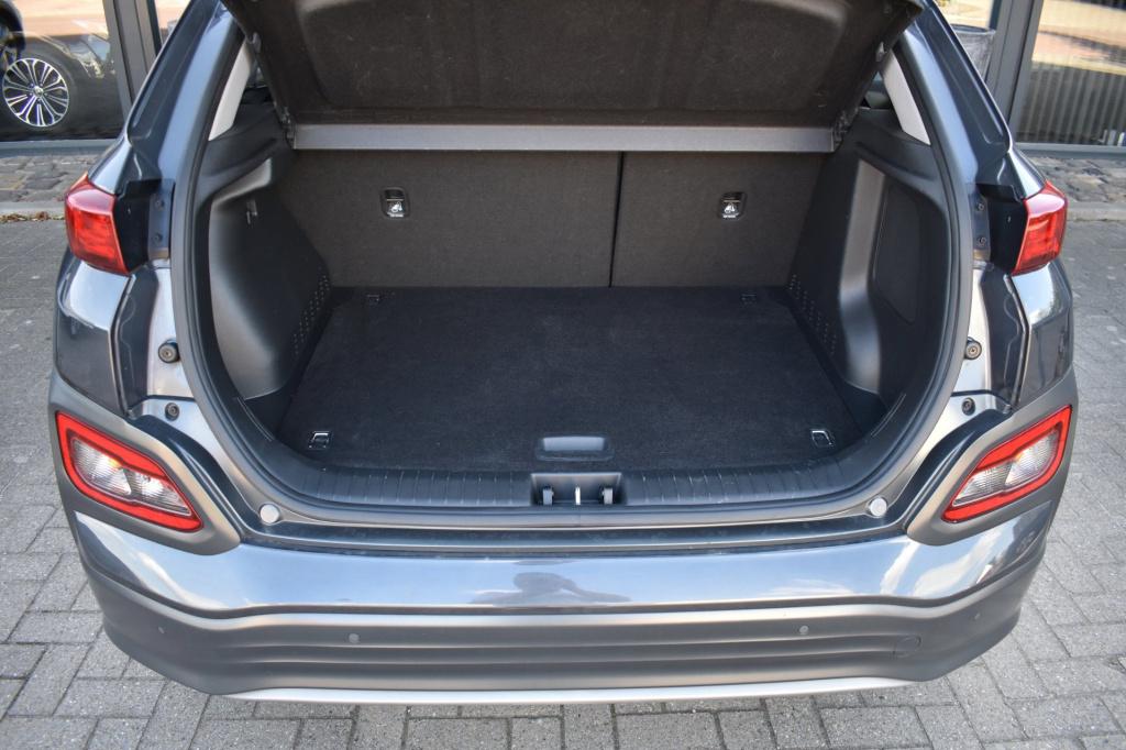 Hyundai Kona ev comfort 64 kwh soh 99% | nap | camera | apple carplay | and