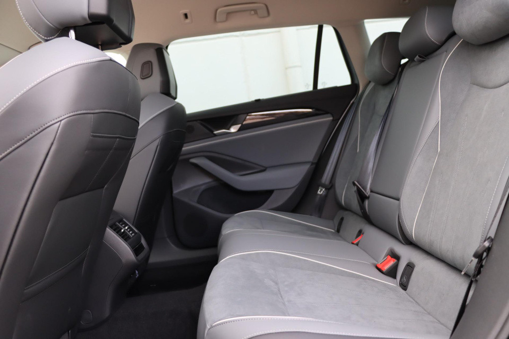Volkswagen Passat variant 1.5 etsi business dsg 150pk