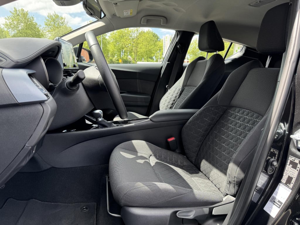 Toyota C-hr 1.8 hybrid dynamic | trekhaak afneembaar | navigatie | camera |