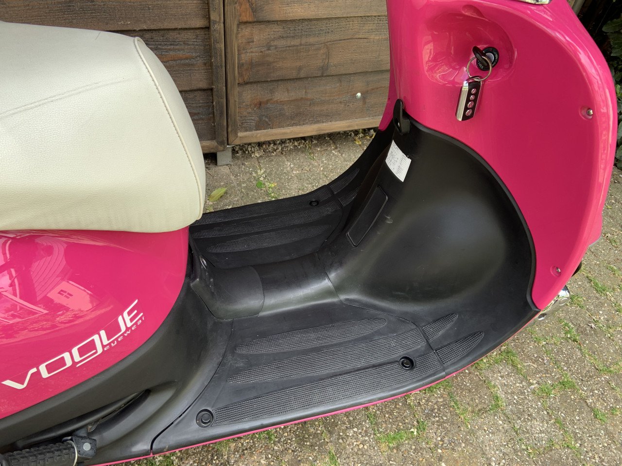 Retro Scooter Crisal Vogue (brommer) Heel mooi. + 2 Helmen