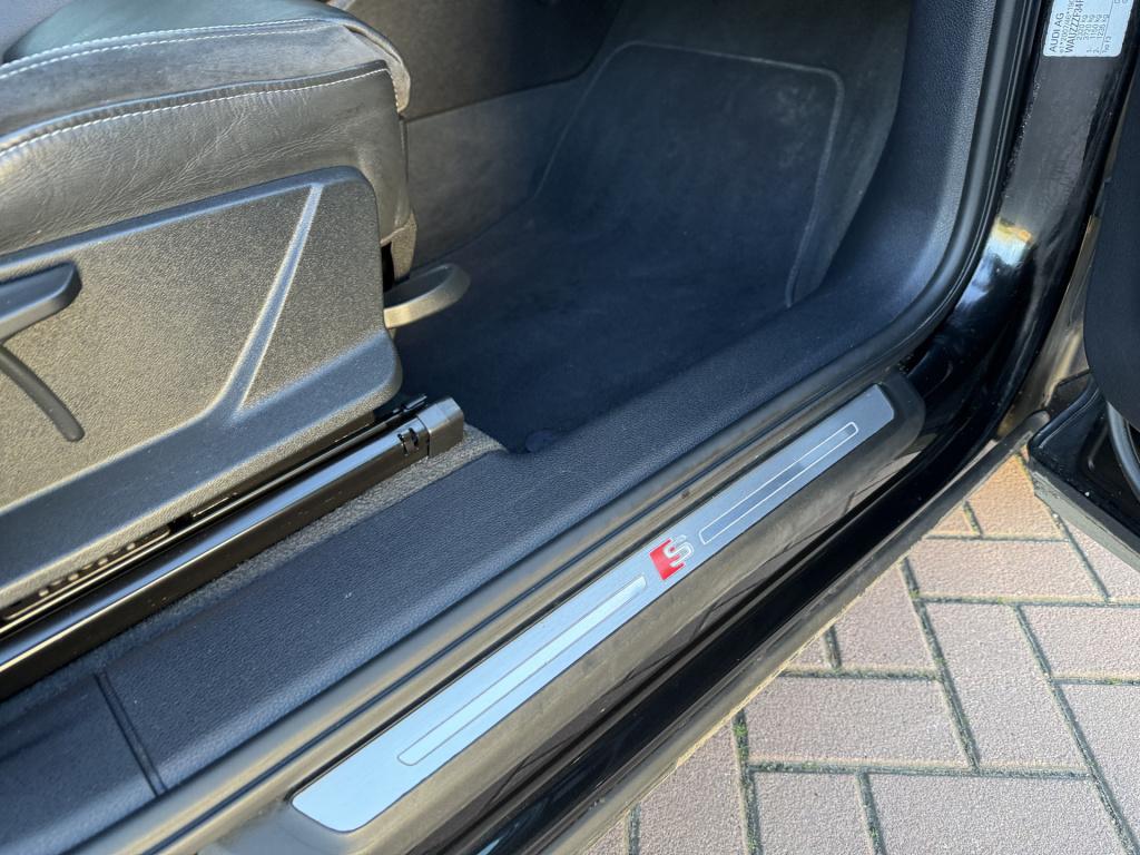 Audi Q3 45 tfsi ehybrid 245pk s edition | leder | black pakket